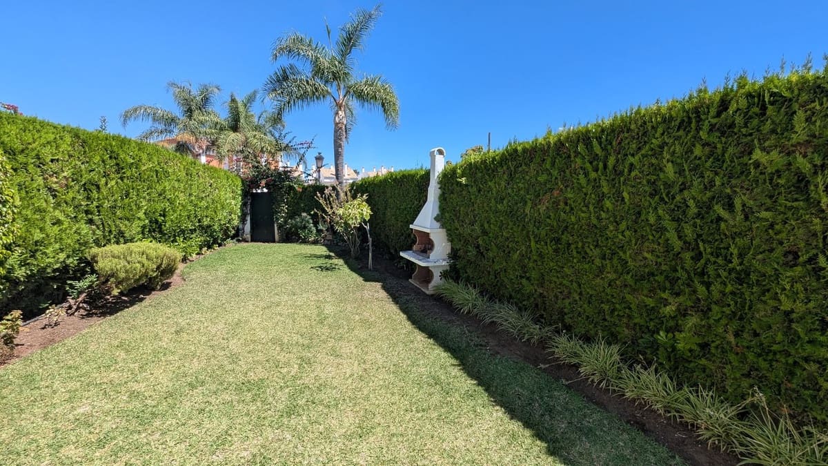 4 slaapkamer Halfvrijstaande villa te koop in San Pedro de Alcantara met zwembad garage - € 2.600.000 (Ref: 9314385)