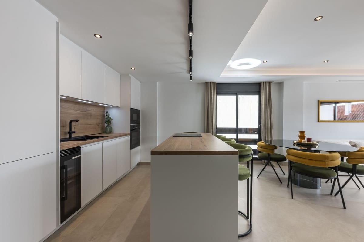 3 soverom Leilighet til salgs i Nueva Andalucia med svømmebasseng - € 785 000 (Ref: 9330170)