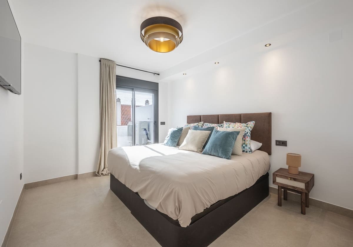 3 soverom Leilighet til salgs i Nueva Andalucia med svømmebasseng - € 785 000 (Ref: 9330170)