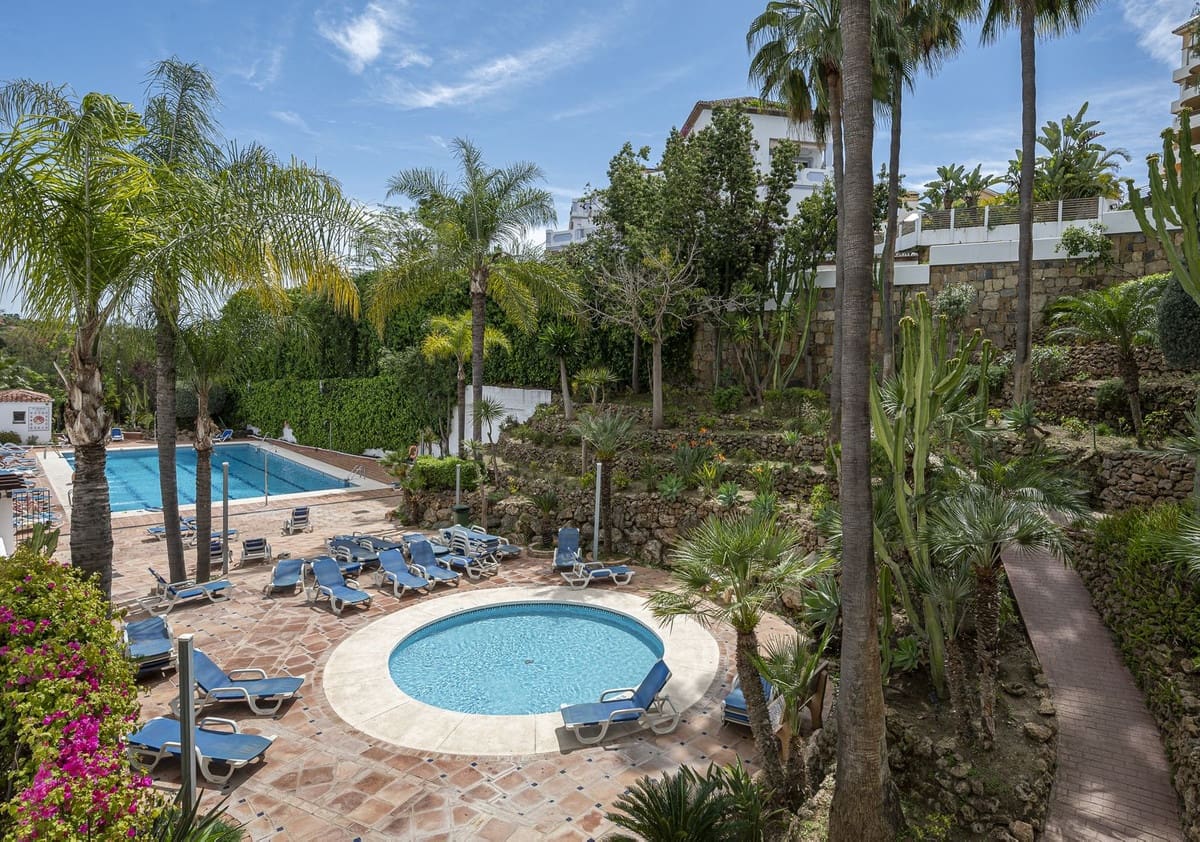 3 soverom Leilighet til salgs i Nueva Andalucia med svømmebasseng - € 785 000 (Ref: 9330170)