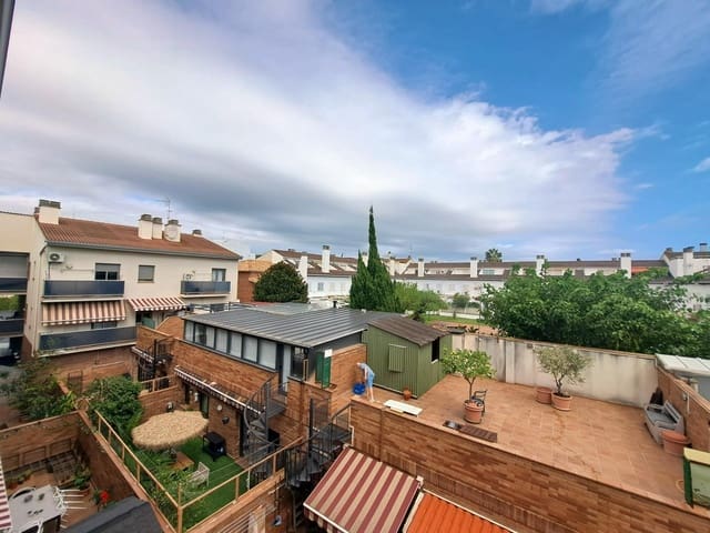 3 bedroom Apartment for sale in Pineda de Mar - € 259,000 (Ref: 9311357)