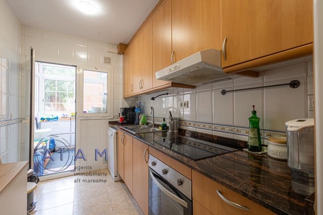 3 bedroom Flat for sale in Santa Susanna with pool - € 229,500 (Ref: 9311375)