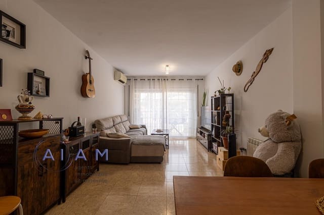 3 bedroom Flat for sale in Santa Susanna with pool - € 229,500 (Ref: 9311375)