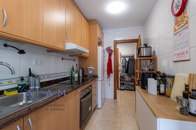 3 bedroom Flat for sale in Santa Susanna with pool - € 229,500 (Ref: 9311375)