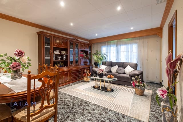 5 sovrum Kommersiell till salu i Pineda de Mar - 495 000 € (Ref: 9311377)