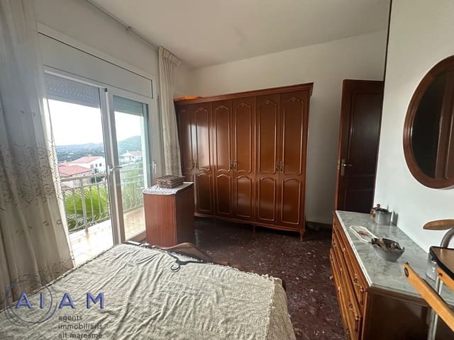 6 chambre Villa/Maison à vendre à Pineda de Mar avec piscine - 320 000 € (Ref: 9456504)