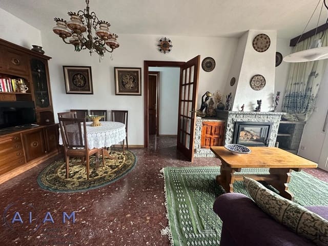 6 chambre Villa/Maison à vendre à Pineda de Mar avec piscine - 320 000 € (Ref: 9456504)