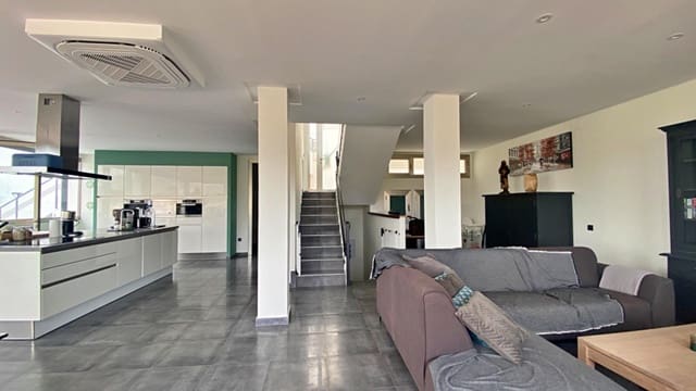 4 soveværelse Villa til salg i El Campello med swimmingpool - € 798.000 (Ref: 9385704)