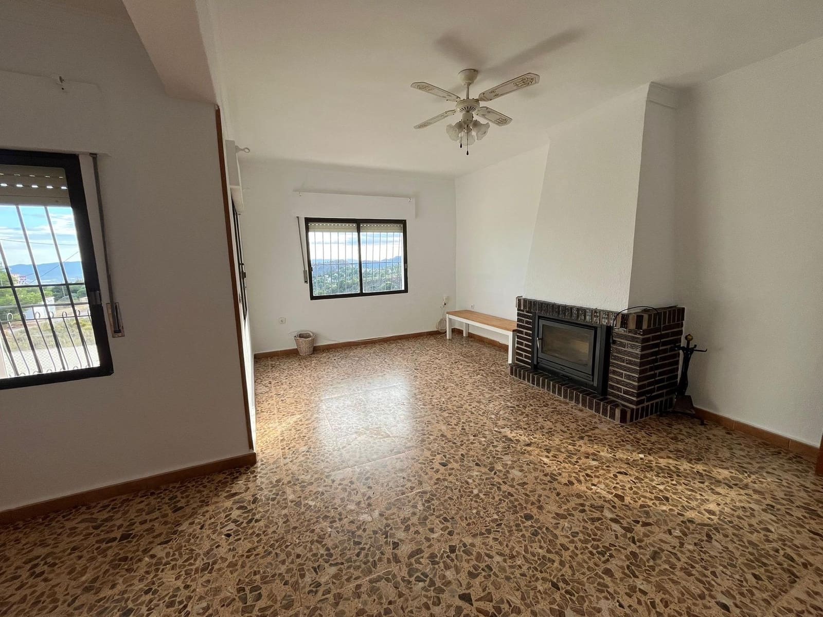 4 bedroom Villa for sale in Aledo - € 145,000 (Ref: 9433630)