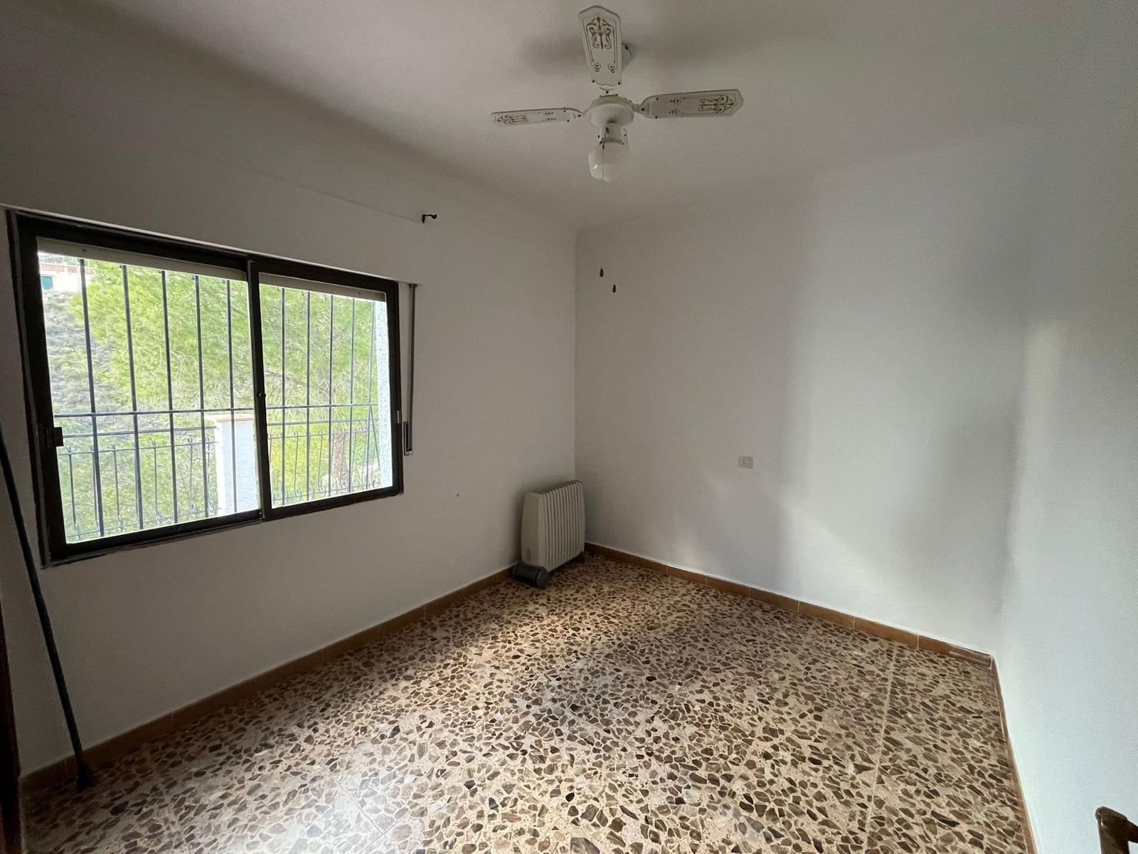 4 bedroom Villa for sale in Aledo - € 145,000 (Ref: 9433630)