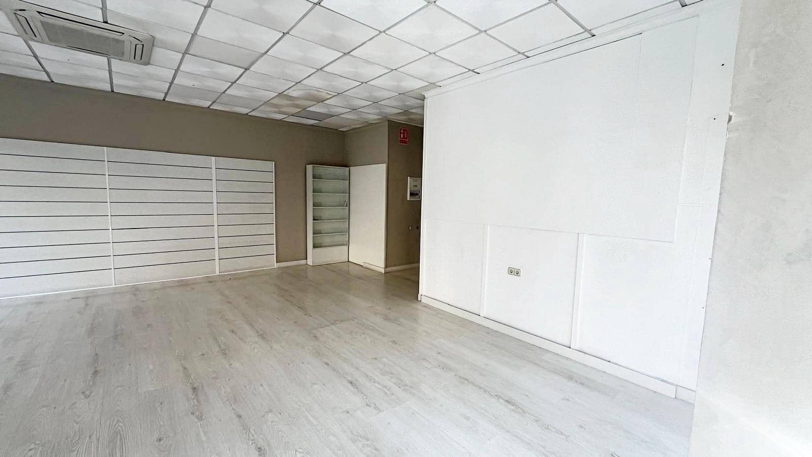 Kommersiell att hyra i Totana - 450 € (Ref: 9465846)