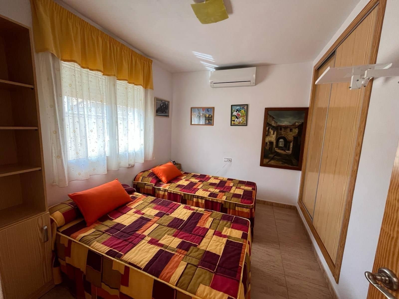 Chalet de 5 habitaciones en El Pareton en venta con garaje - 250.000 € (Ref: 9468545)