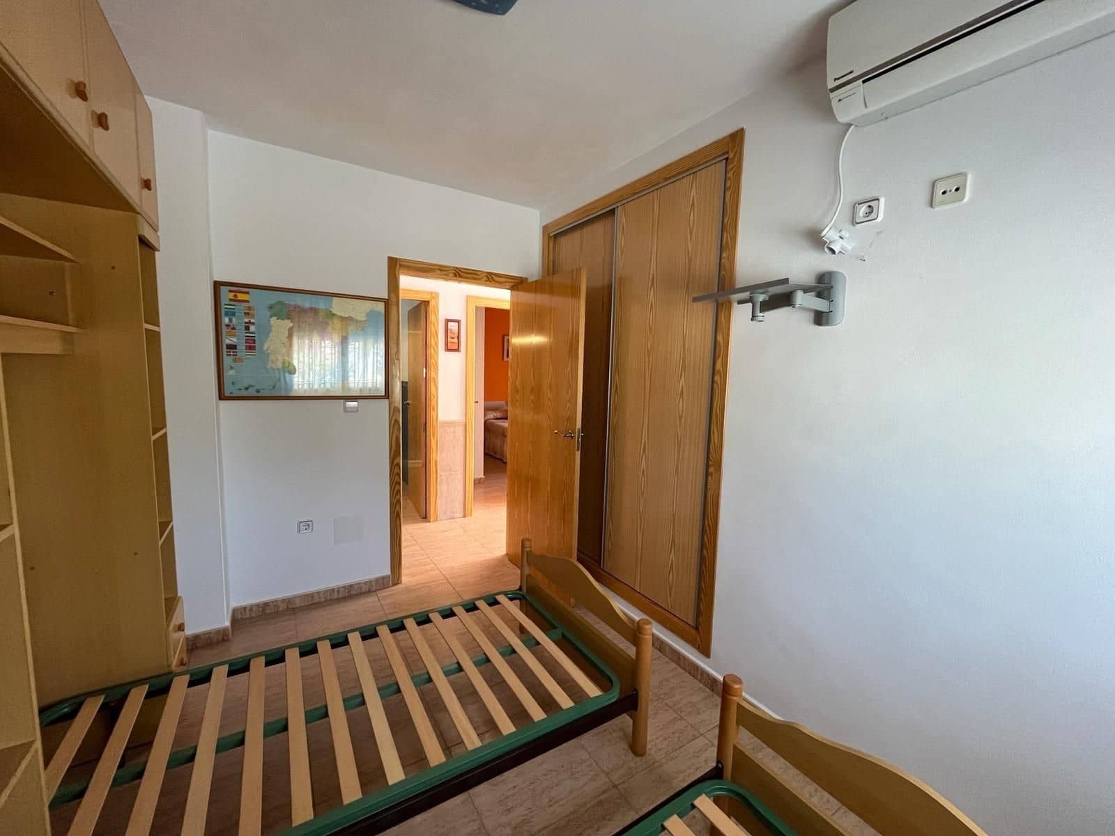 Chalet de 5 habitaciones en El Pareton en venta con garaje - 250.000 € (Ref: 9468545)