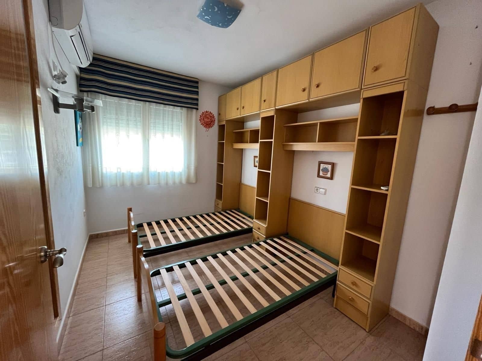 Chalet de 5 habitaciones en El Pareton en venta con garaje - 250.000 € (Ref: 9468545)