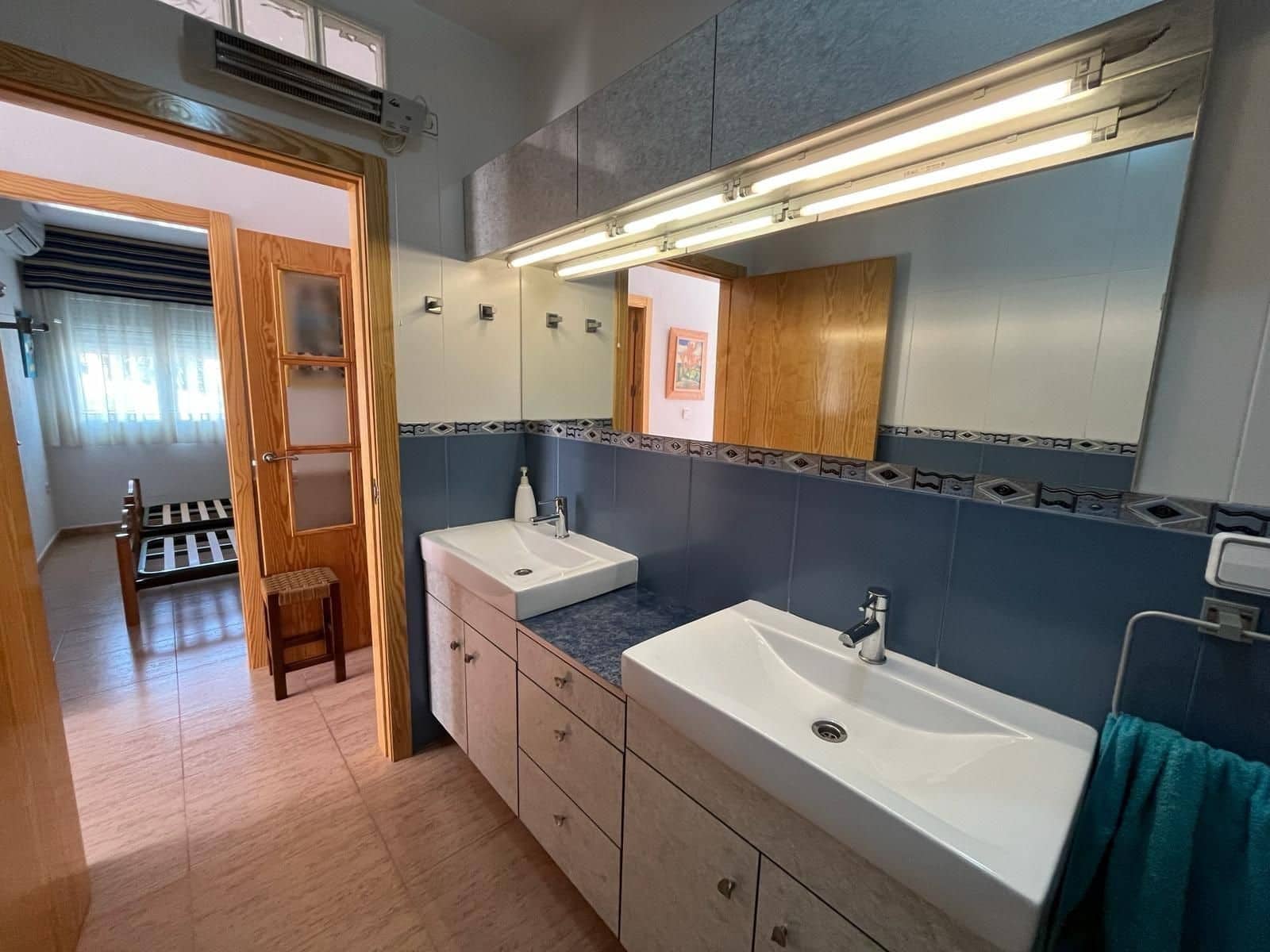 Chalet de 5 habitaciones en El Pareton en venta con garaje - 250.000 € (Ref: 9468545)