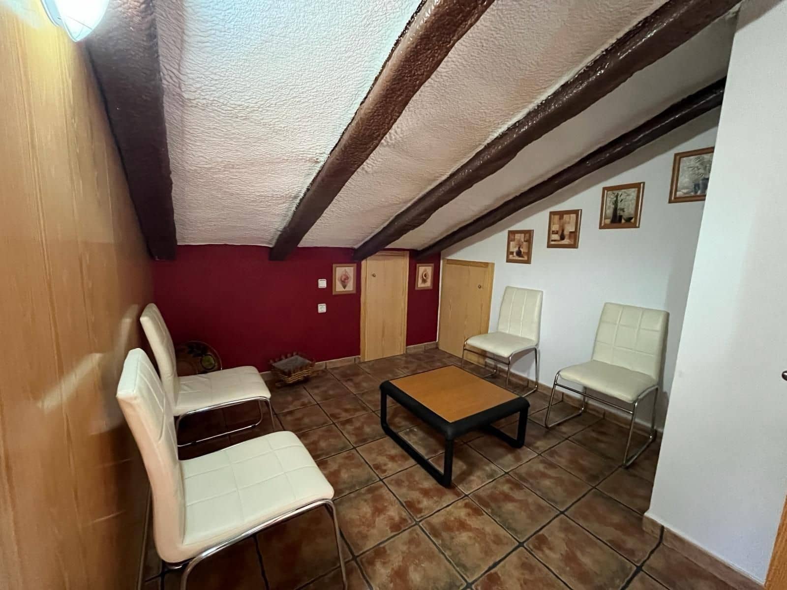 Chalet de 5 habitaciones en El Pareton en venta con garaje - 250.000 € (Ref: 9468545)