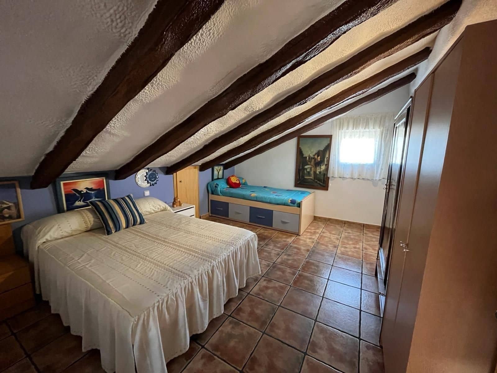 Chalet de 5 habitaciones en El Pareton en venta con garaje - 250.000 € (Ref: 9468545)