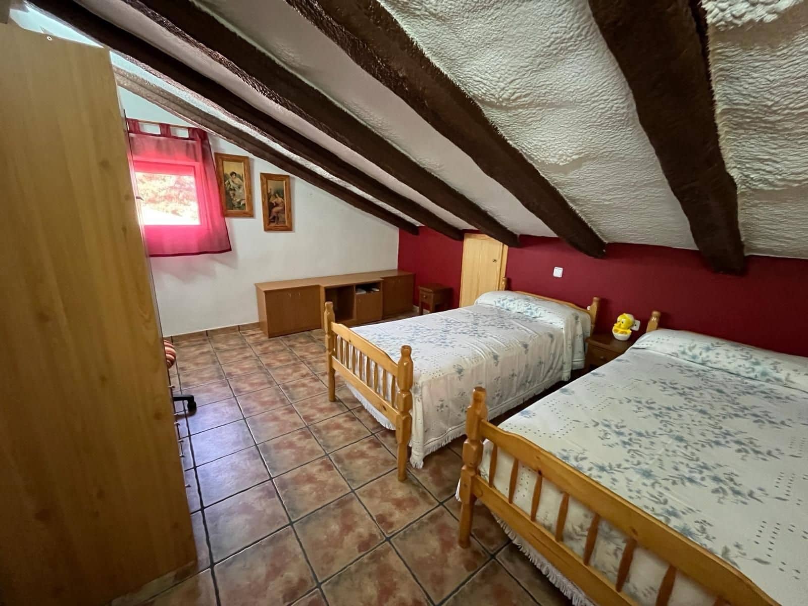 Chalet de 5 habitaciones en El Pareton en venta con garaje - 250.000 € (Ref: 9468545)