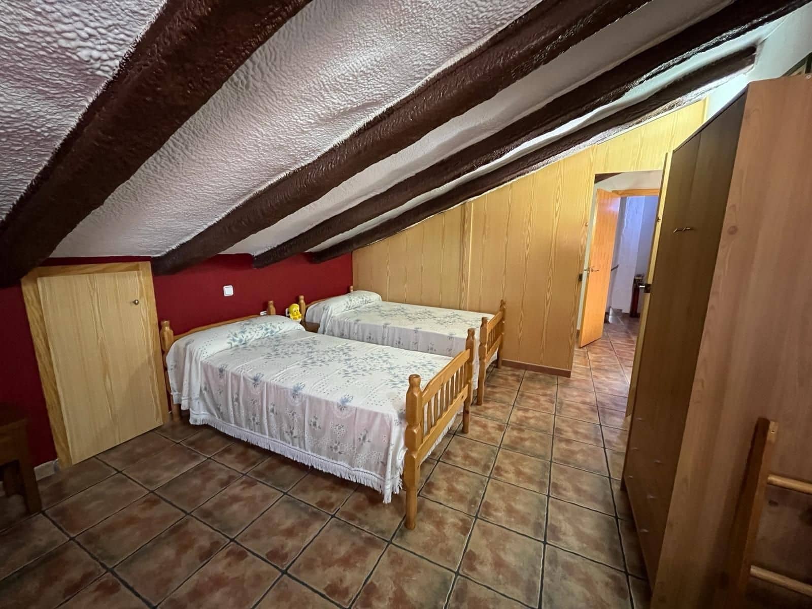 Chalet de 5 habitaciones en El Pareton en venta con garaje - 250.000 € (Ref: 9468545)