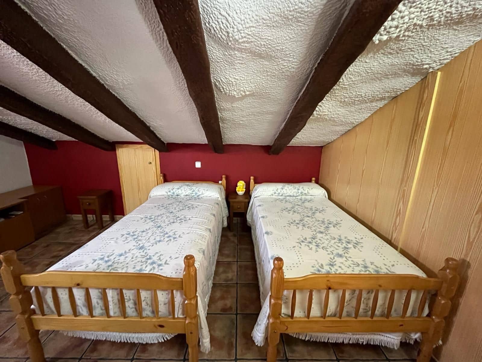 Chalet de 5 habitaciones en El Pareton en venta con garaje - 250.000 € (Ref: 9468545)