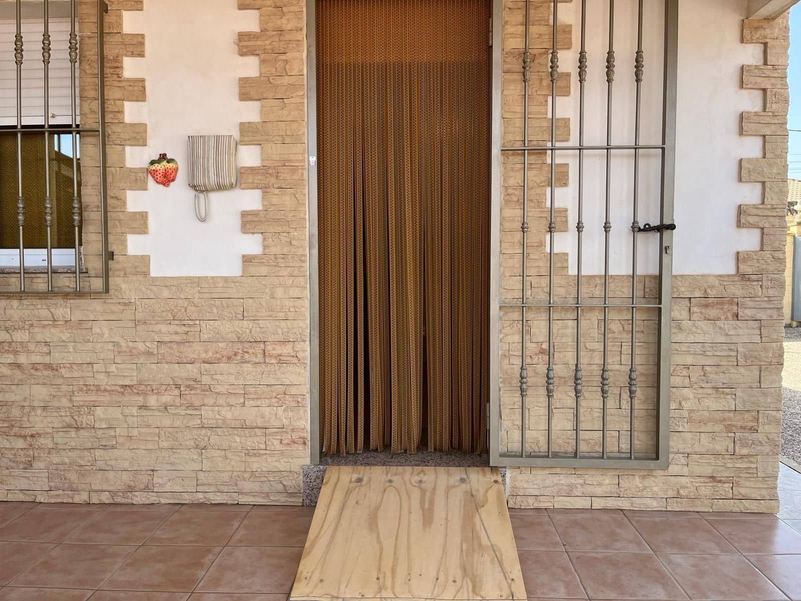 Chalet de 5 habitaciones en El Pareton en venta con garaje - 250.000 € (Ref: 9468545)