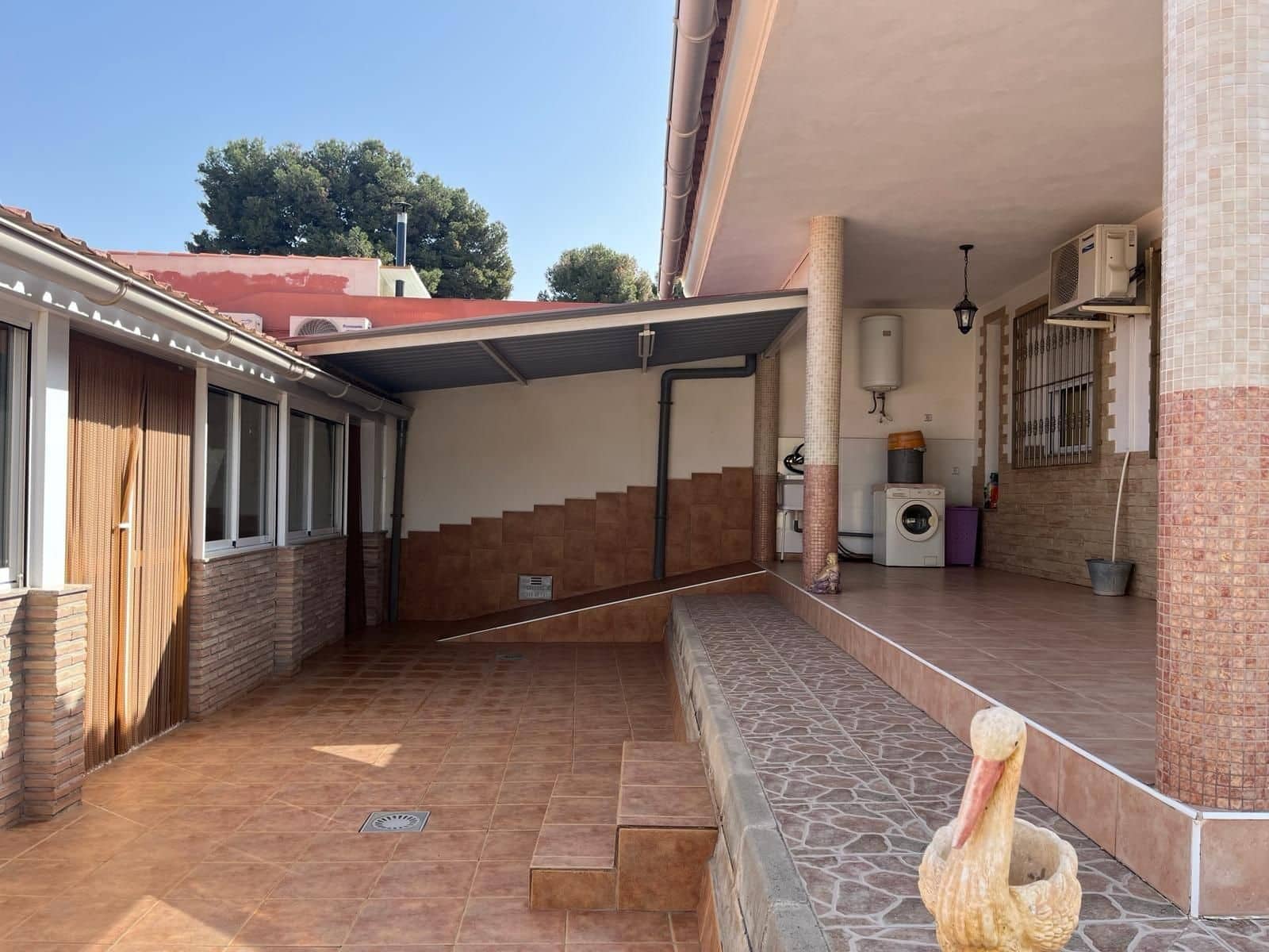 Chalet de 5 habitaciones en El Pareton en venta con garaje - 250.000 € (Ref: 9468545)