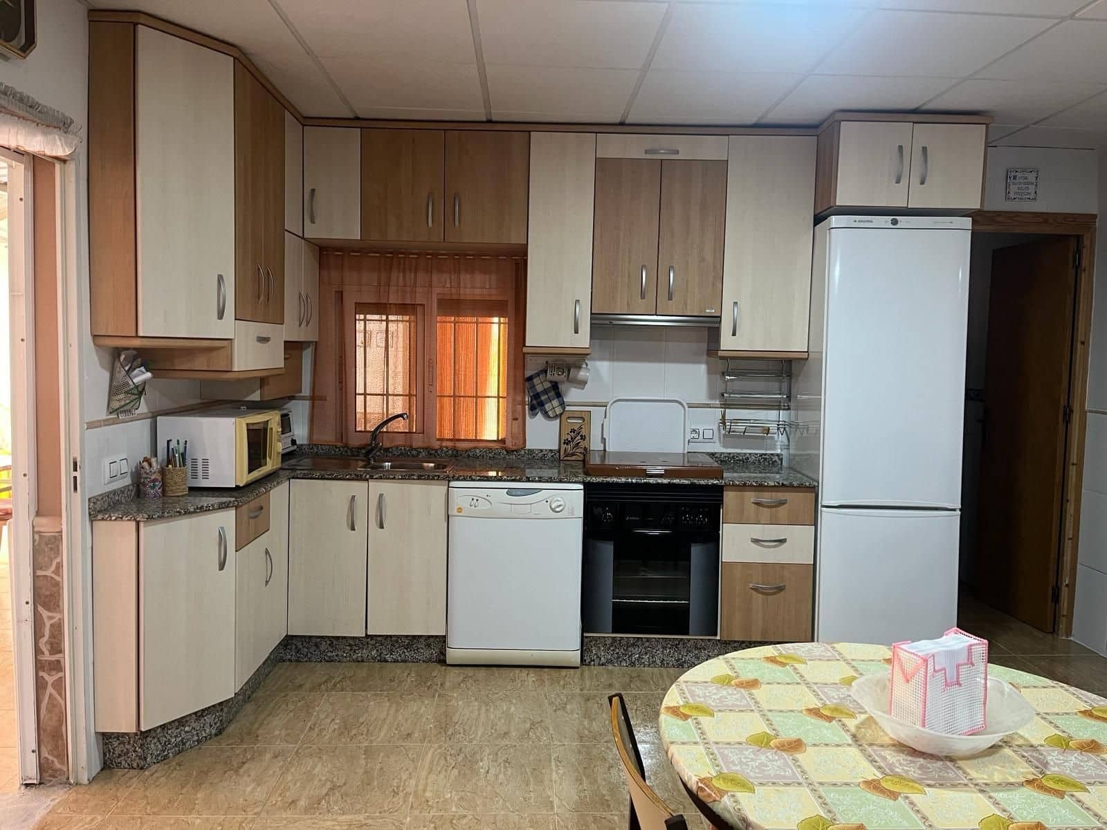 Chalet de 5 habitaciones en El Pareton en venta con garaje - 250.000 € (Ref: 9468545)