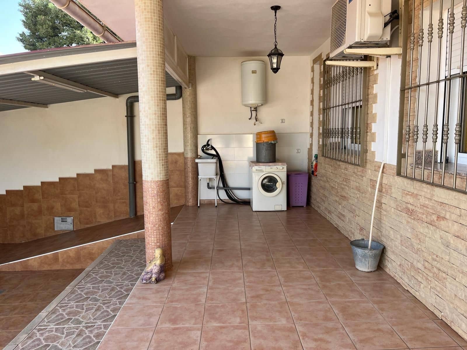 Chalet de 5 habitaciones en El Pareton en venta con garaje - 250.000 € (Ref: 9468545)