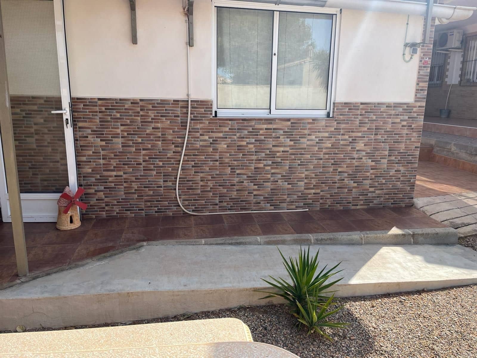 Chalet de 5 habitaciones en El Pareton en venta con garaje - 250.000 € (Ref: 9468545)