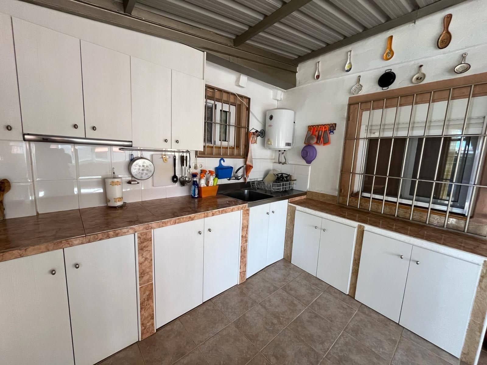 Chalet de 5 habitaciones en El Pareton en venta con garaje - 250.000 € (Ref: 9468545)