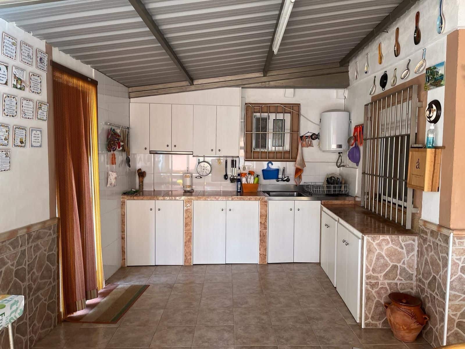 Chalet de 5 habitaciones en El Pareton en venta con garaje - 250.000 € (Ref: 9468545)