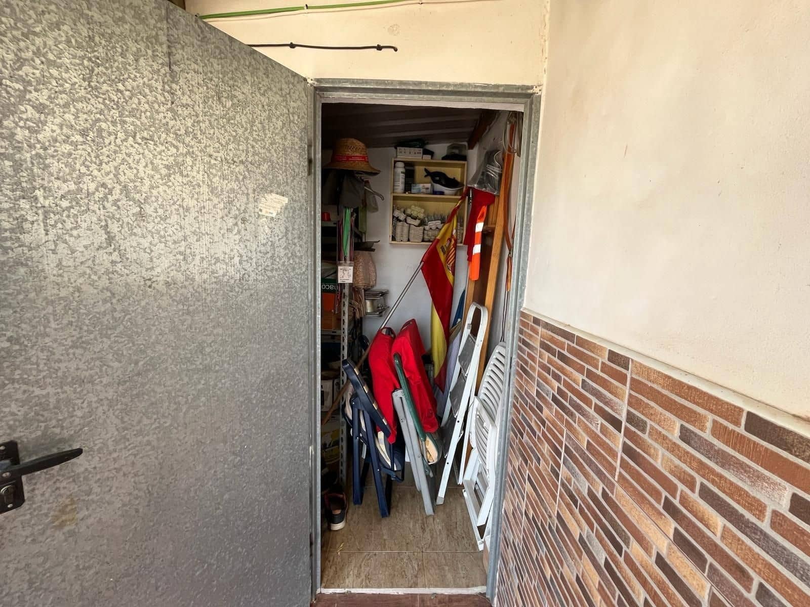 Chalet de 5 habitaciones en El Pareton en venta con garaje - 250.000 € (Ref: 9468545)