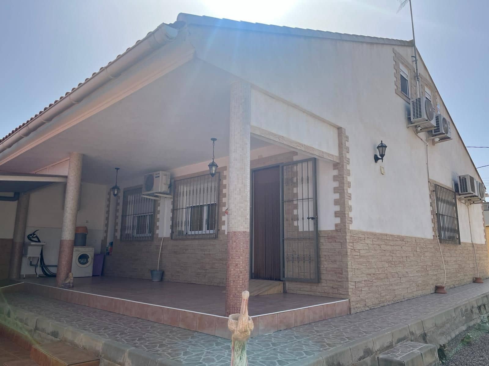 Chalet de 5 habitaciones en El Pareton en venta con garaje - 250.000 € (Ref: 9468545)