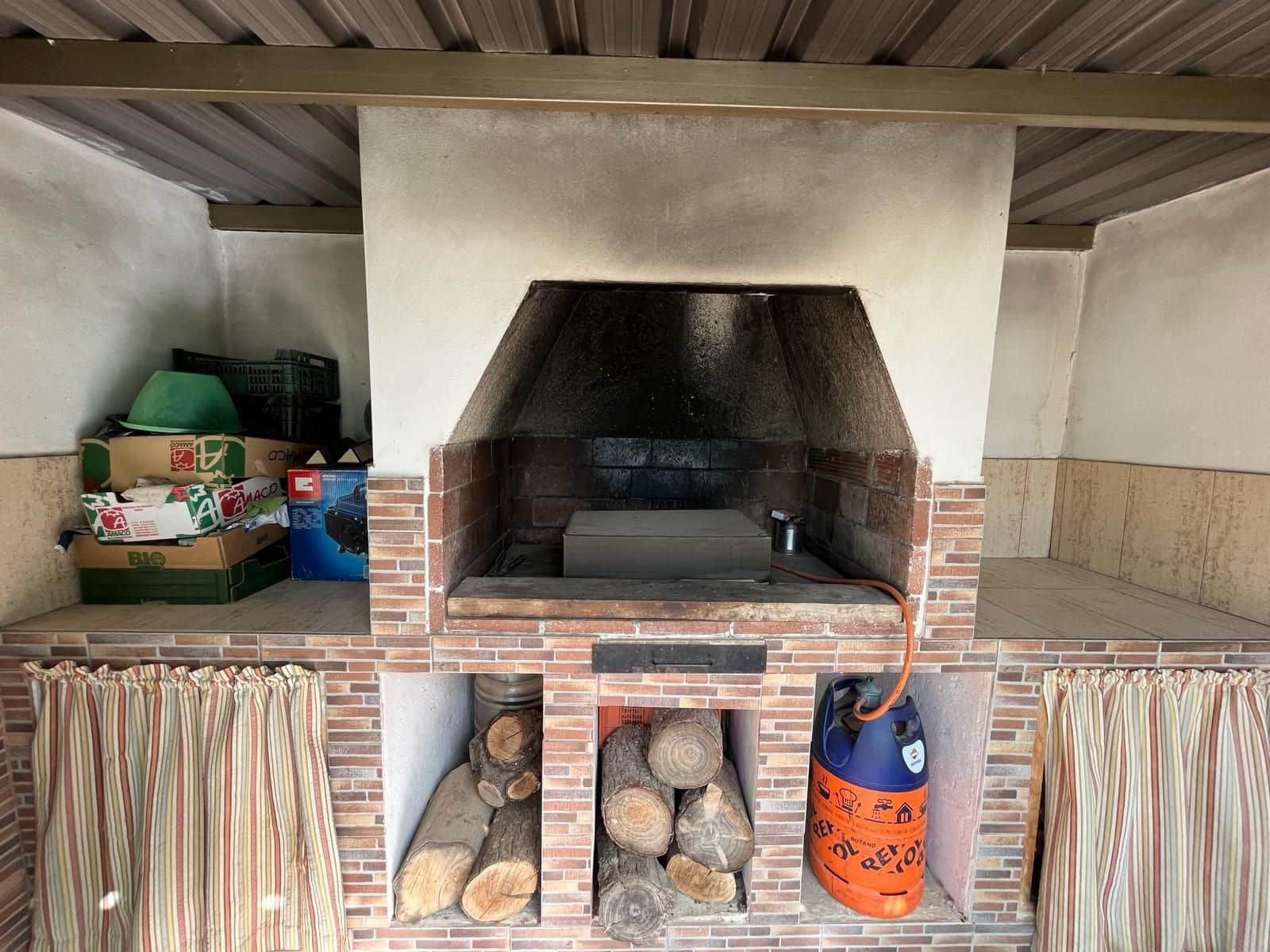 Chalet de 5 habitaciones en El Pareton en venta con garaje - 250.000 € (Ref: 9468545)