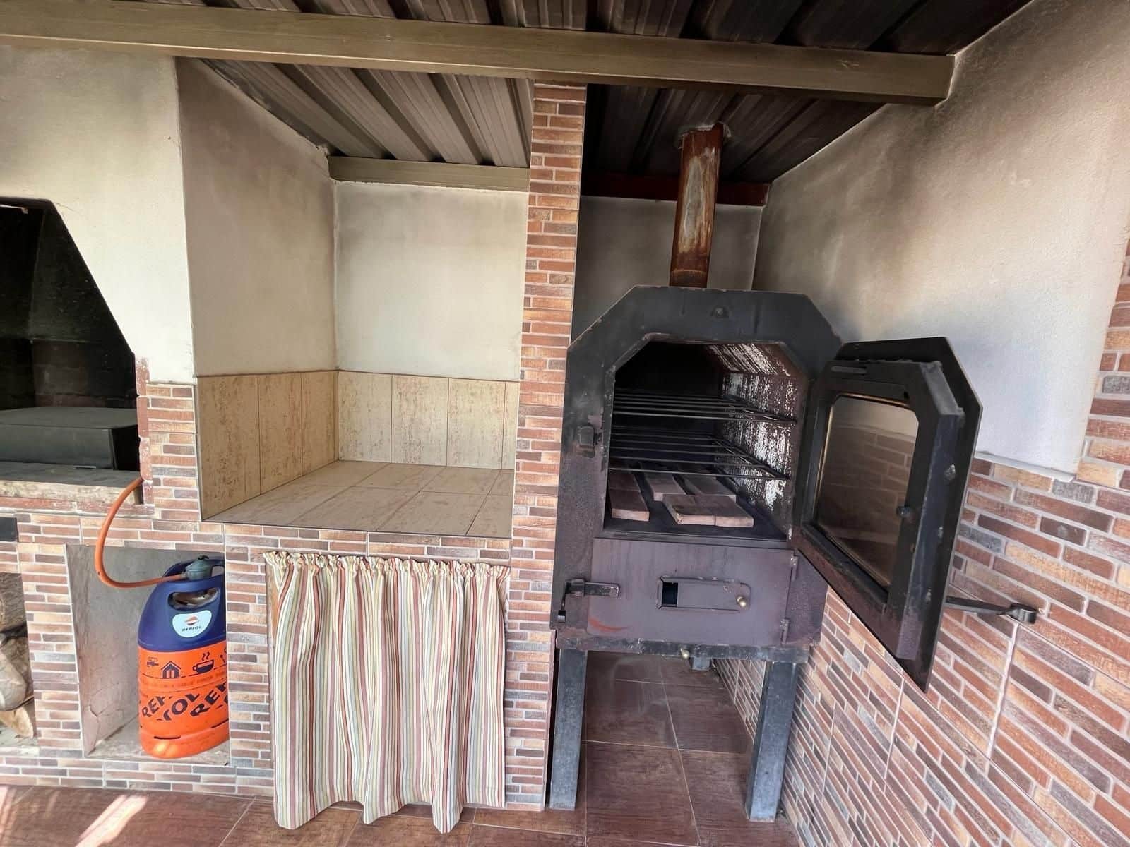 Chalet de 5 habitaciones en El Pareton en venta con garaje - 250.000 € (Ref: 9468545)