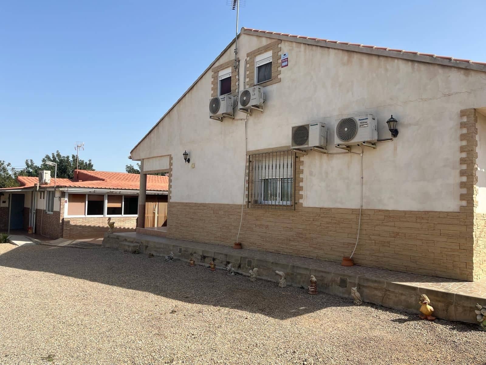 Chalet de 5 habitaciones en El Pareton en venta con garaje - 250.000 € (Ref: 9468545)