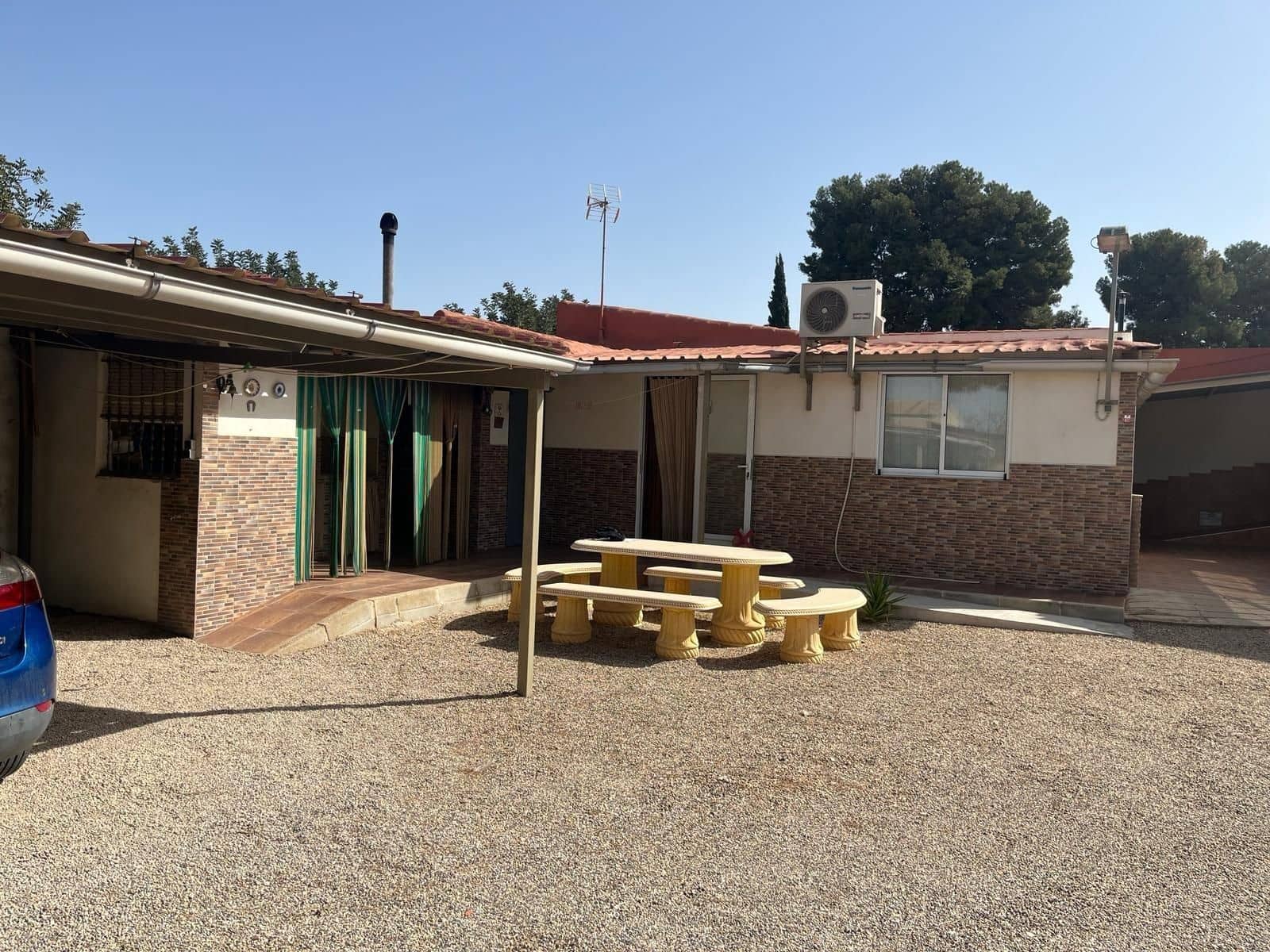 Chalet de 5 habitaciones en El Pareton en venta con garaje - 250.000 € (Ref: 9468545)