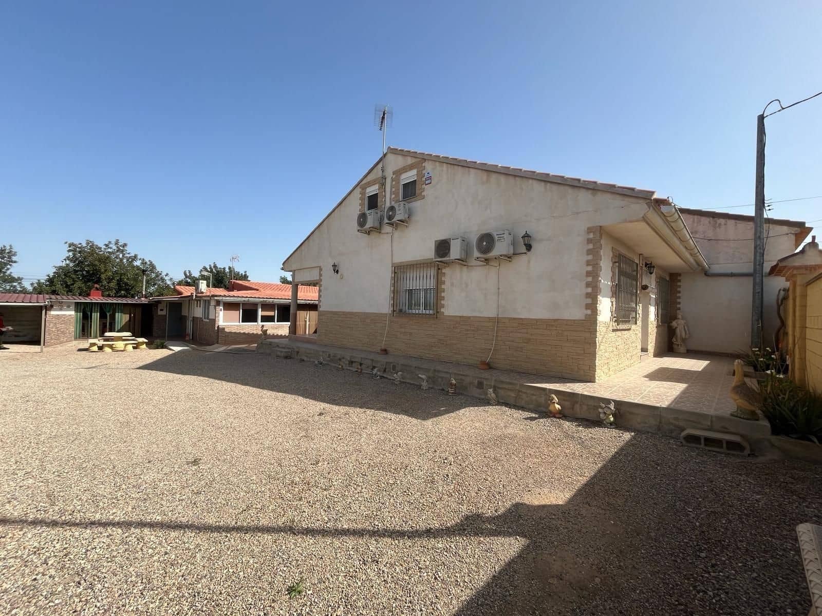 Chalet de 5 habitaciones en El Pareton en venta con garaje - 250.000 € (Ref: 9468545)