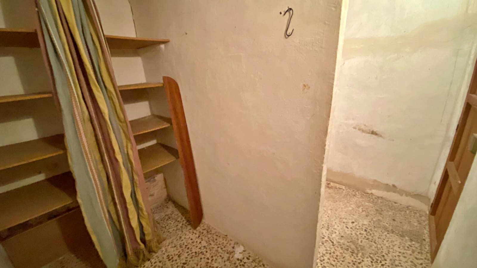 4 bedroom Flat for sale in Totana with garage - € 99,500 (Ref: 9765190)