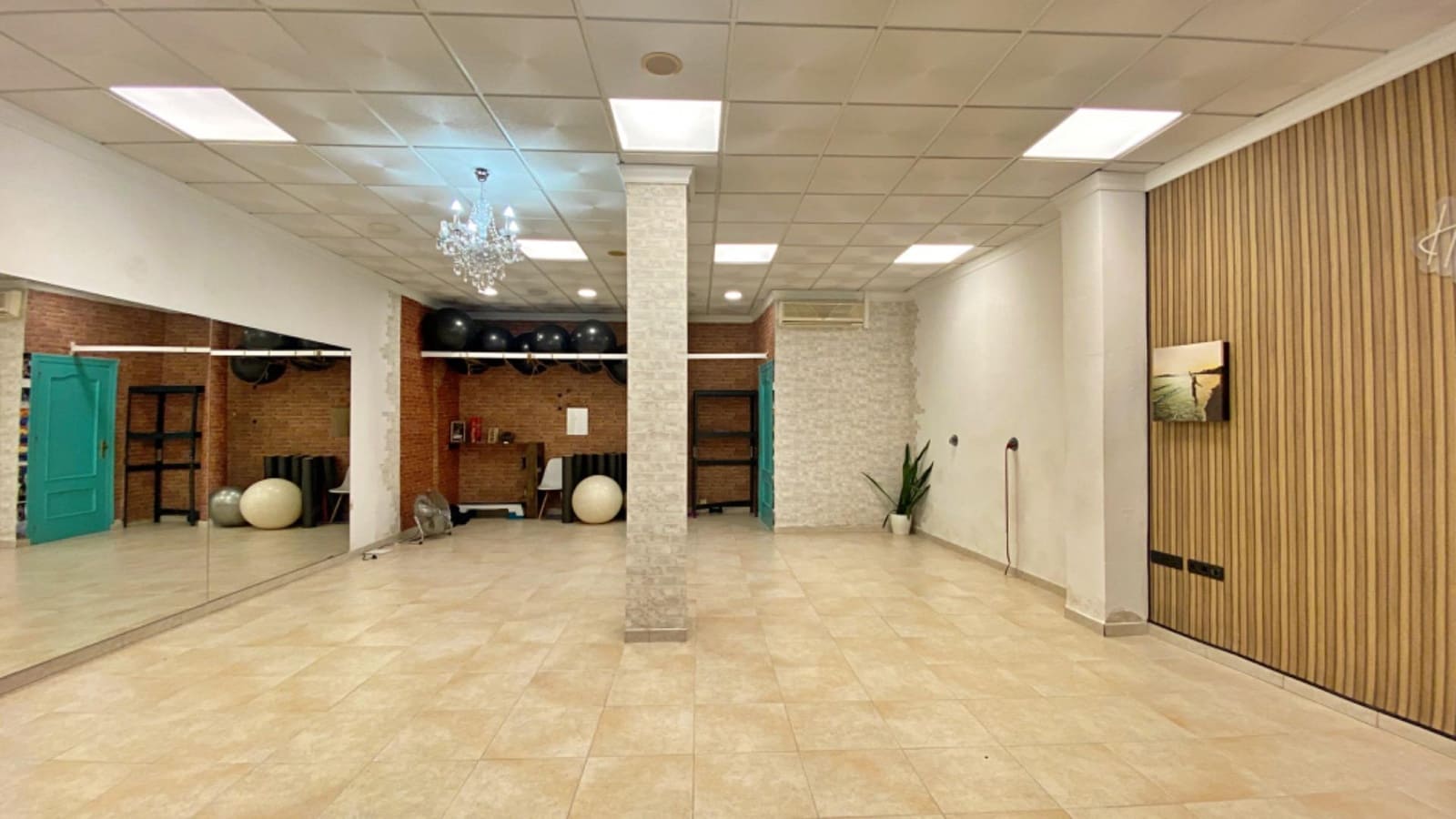 Commercial for rent in Totana - € 425 (Ref: 9765203)