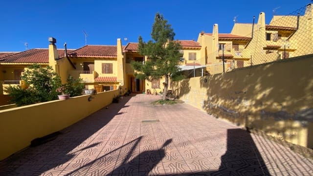 3 makuuhuone Rivitalo myytävänä paikassa Murcia kaupunki - 79 900 € (Ref: 9778263)