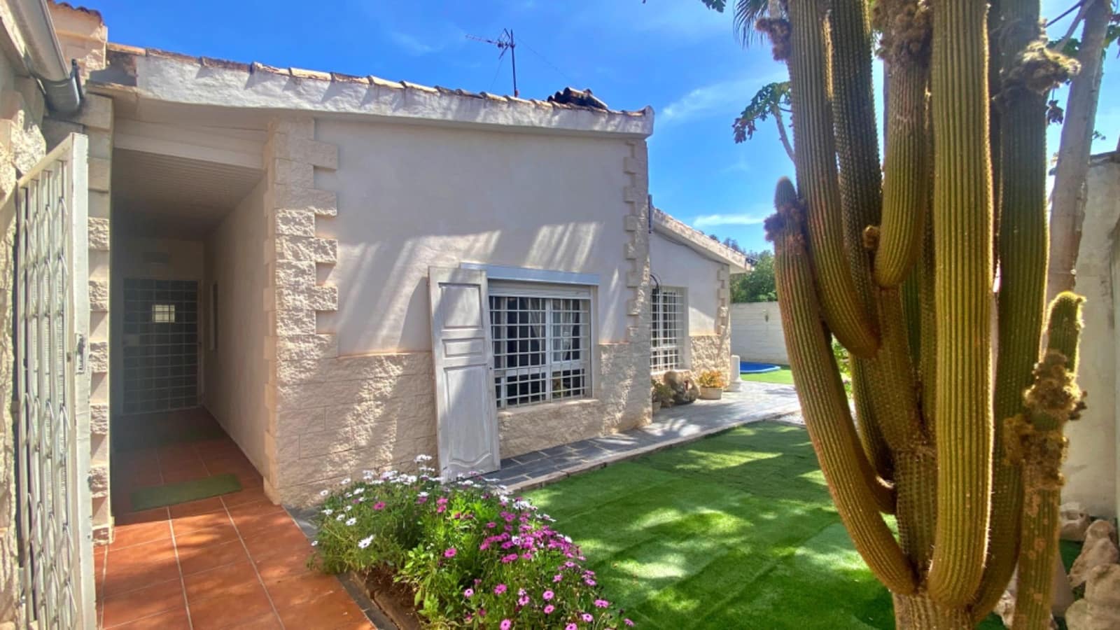 4 chambre Villa/Maison à vendre à Playa de Muchavista avec piscine garage - 650 000 € (Ref: 9794751)