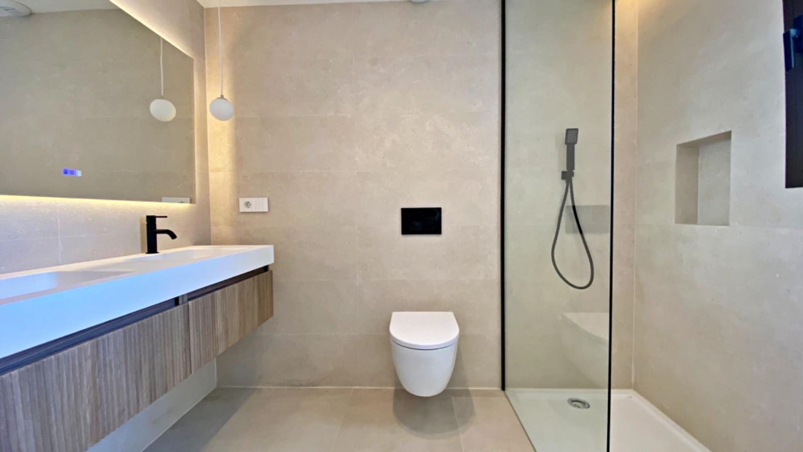 3 bedroom Semi-detached Villa for sale in Muchamiel / Mutxamel with pool - € 595,000 (Ref: 9831624)