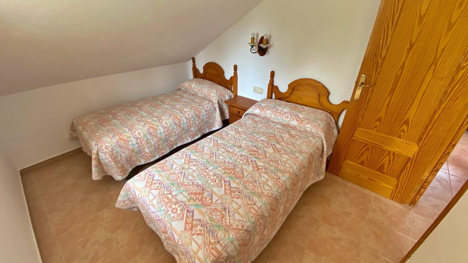 4 bedroom Villa for sale in Totana with pool - € 300,000 (Ref: 9839644)