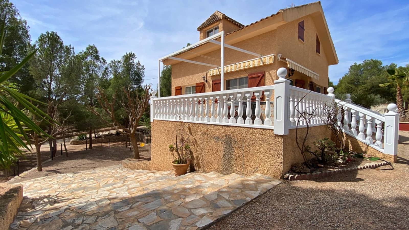 4 bedroom Villa for sale in Totana with pool - € 300,000 (Ref: 9839644)