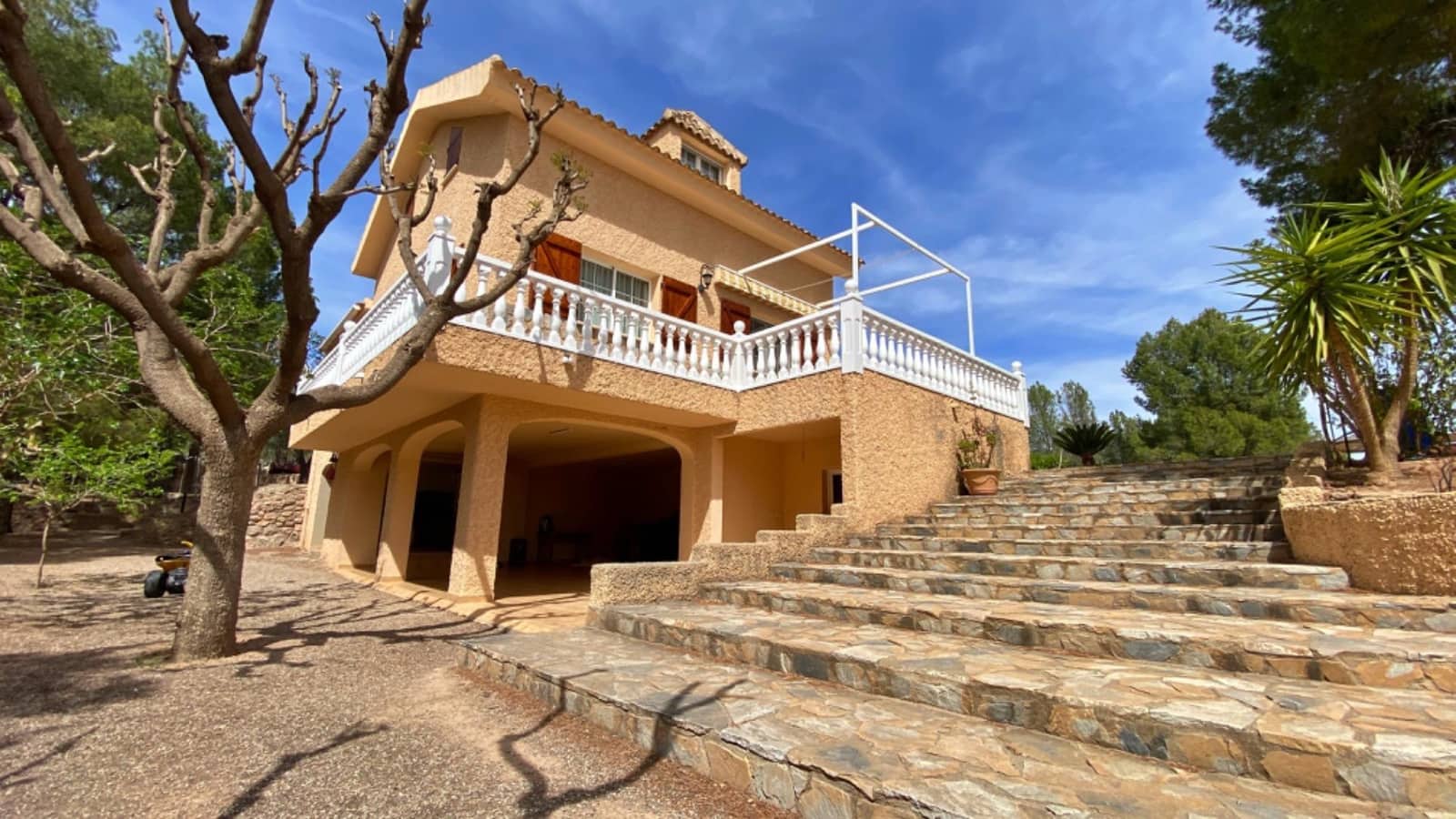 4 bedroom Villa for sale in Totana with pool - € 300,000 (Ref: 9839644)