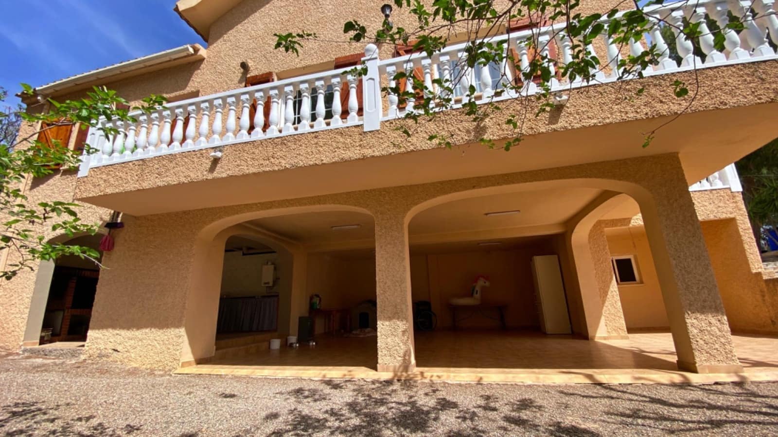 4 bedroom Villa for sale in Totana with pool - € 300,000 (Ref: 9839644)