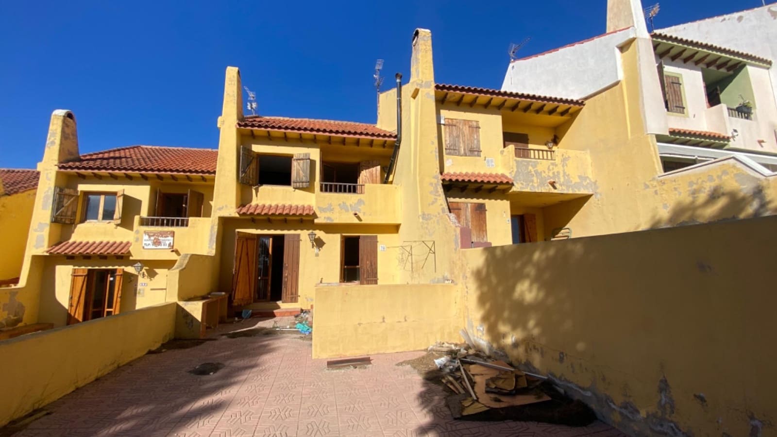 5 bedroom Terraced Villa for sale in Aledo - € 74,900 (Ref: 9878951)