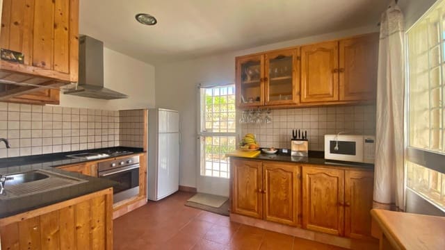 4 soverom Villa til salgs i Playa de Muchavista, El Campello med svømmebasseng garasje - € 650 000 (Ref: 9913260)