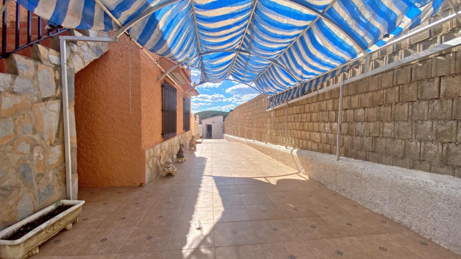 4 bedroom Villa for sale in Aledo with pool - € 270,000 (Ref: 9913261)